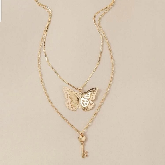 *Joan* Butterfly Key Necklace - Picture 2 of 4